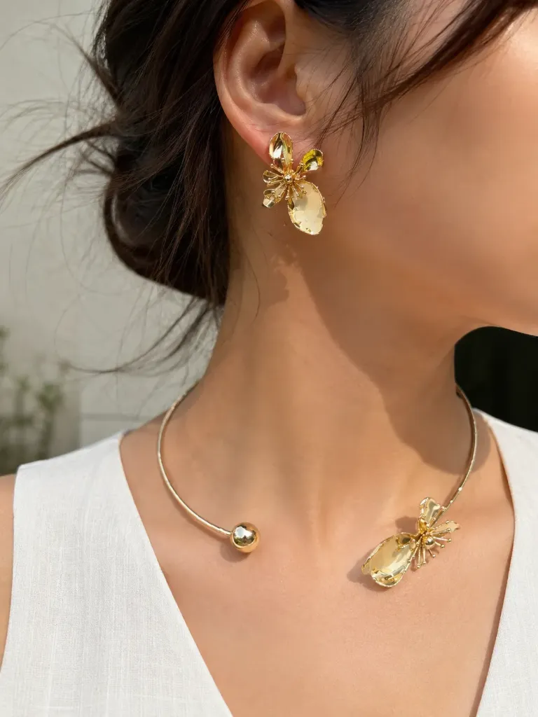Leaf Charm Gold Necklace